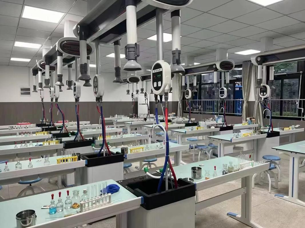 專業設計，智造未來 一站式實驗室家具解決方案